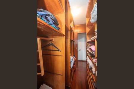 Casa à venda com 375m², 4 quartos e 2 vagasCloset
