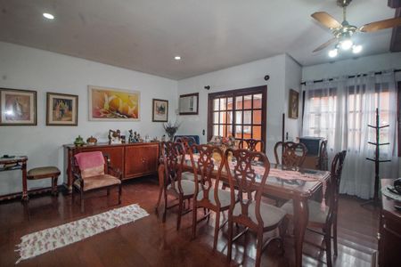 Casa à venda com 375m², 4 quartos e 2 vagasSala