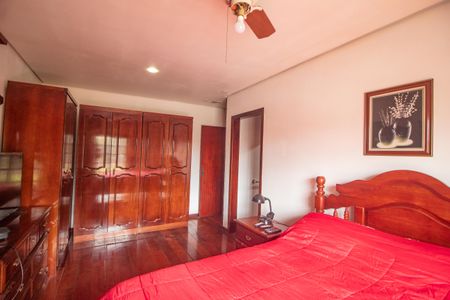 Casa à venda com 375m², 4 quartos e 2 vagasSuíte