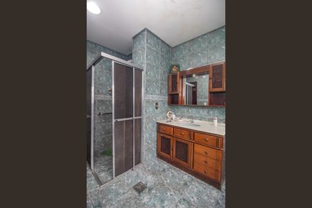 Casa à venda com 375m², 4 quartos e 2 vagasBanheiro da Suíte