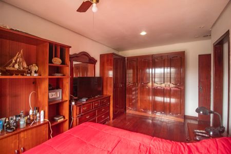 Casa à venda com 375m², 4 quartos e 2 vagasSuíte