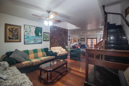 Casa à venda com 375m², 4 quartos e 2 vagasSala