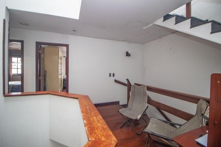 Casa à venda com 375m², 4 quartos e 2 vagasCorredor