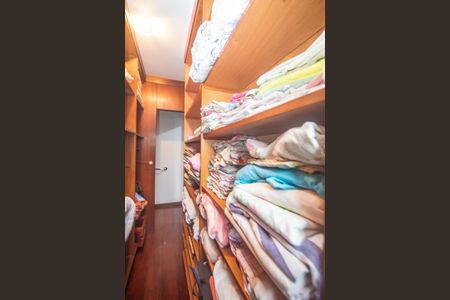 Casa à venda com 375m², 4 quartos e 2 vagasCloset