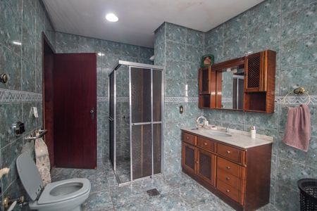 Casa à venda com 375m², 4 quartos e 2 vagasBanheiro da Suíte