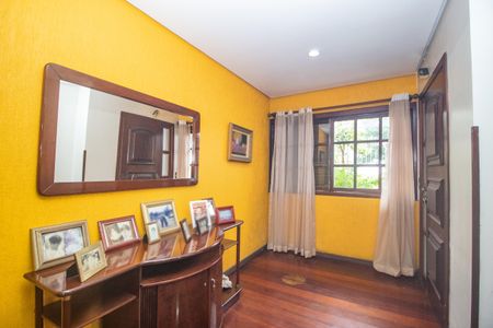 Casa à venda com 375m², 4 quartos e 2 vagasSala