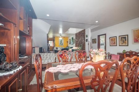 Casa à venda com 375m², 4 quartos e 2 vagasSala