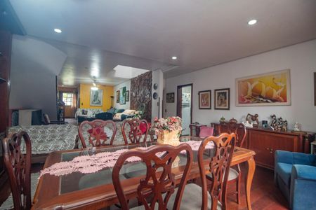 Casa à venda com 375m², 4 quartos e 2 vagasSala