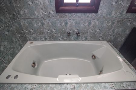 Casa à venda com 375m², 4 quartos e 2 vagasBanheiro da Suíte