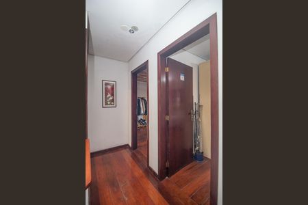 Casa à venda com 375m², 4 quartos e 2 vagasCorredor