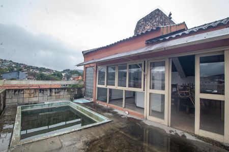 Casa à venda com 375m², 4 quartos e 2 vagasPiscina