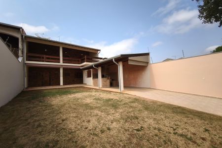 Casa à venda com 259m², 2 quartos e 2 vagas Casa à venda com 259m², 2 quartos e 2 vagasQuintal - Garagem
