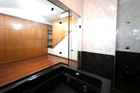 Casa à venda com 259m², 2 quartos e 2 vagas Casa à venda com 259m², 2 quartos e 2 vagasBanheiro Suíte