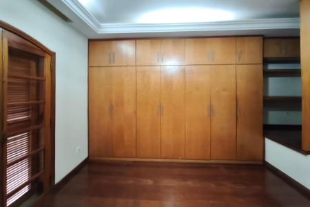 Casa à venda com 259m², 2 quartos e 2 vagas Casa à venda com 259m², 2 quartos e 2 vagasSuíte