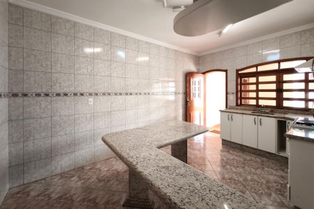 Casa à venda com 259m², 2 quartos e 2 vagas Casa à venda com 259m², 2 quartos e 2 vagasCozinha