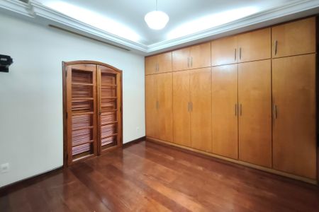 Casa à venda com 259m², 2 quartos e 2 vagas Casa à venda com 259m², 2 quartos e 2 vagasSuíte