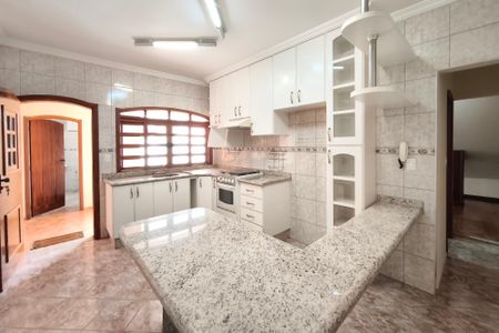 Casa à venda com 259m², 2 quartos e 2 vagas Casa à venda com 259m², 2 quartos e 2 vagasCozinha