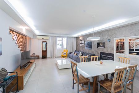 Sala de casa à venda com 4 quartos, 150m² em Tijuca, Rio de Janeiro