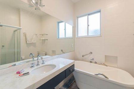 Casa à venda com 150m², 4 quartos e 3 vagasBanheiro da Suíte