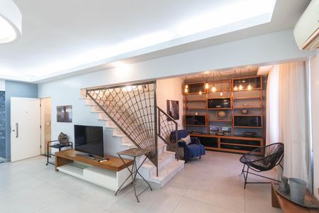 Sala de casa à venda com 4 quartos, 150m² em Tijuca, Rio de Janeiro