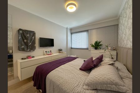 Apartamento à venda com 155m², 4 quartos e 2 vagas Apartamento à venda com 155m², 4 quartos e 2 vagasSuíte