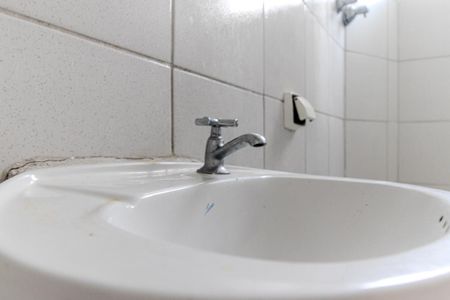 Banheiro de kitnet/studio para alugar com 1 quarto, 29m² em Santa Cecilia, São Paulo