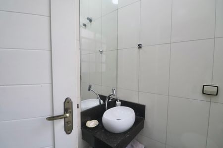 Apartamento para alugar com 159m², 4 quartos e sem vaga Apartamento para alugar com 159m², 4 quartos e sem vagaBanheiro Social 2
