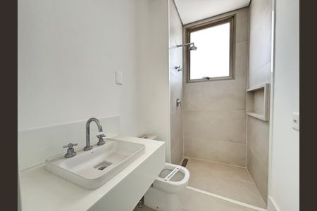 Apartamento à venda com 191m², 3 quartos e 3 vagas Apartamento à venda com 191m², 3 quartos e 3 vagasBanheiro da Suíte 1