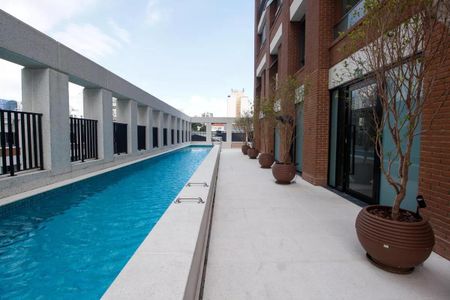 Apartamento à venda com 191m², 3 quartos e 3 vagas Apartamento à venda com 191m², 3 quartos e 3 vagasÁrea comum - Piscina