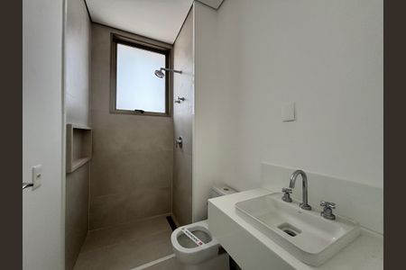 Apartamento à venda com 191m², 3 quartos e 3 vagas Apartamento à venda com 191m², 3 quartos e 3 vagasBanheiro da Suíte 2