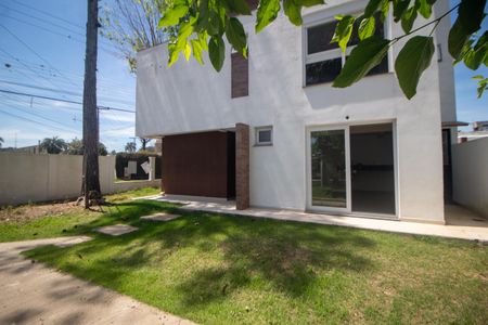 Casa à venda com 133m², 3 quartos e 2 vagas Casa à venda com 133m², 3 quartos e 2 vagasPatio