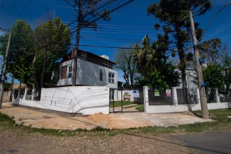 Casa à venda com 133m², 3 quartos e 2 vagas Casa à venda com 133m², 3 quartos e 2 vagasFachada