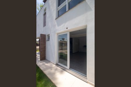 Casa à venda com 133m², 3 quartos e 2 vagas Casa à venda com 133m², 3 quartos e 2 vagasPatio