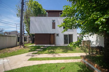 Casa à venda com 133m², 3 quartos e 2 vagas Casa à venda com 133m², 3 quartos e 2 vagasPatio