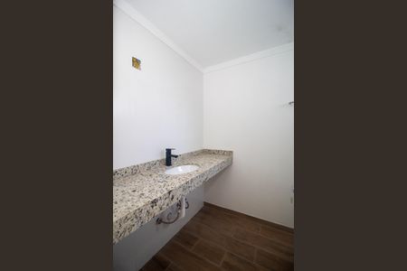 Casa à venda com 133m², 3 quartos e 2 vagas Casa à venda com 133m², 3 quartos e 2 vagasBanheiro da Suíte