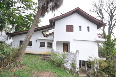 Casa à venda com 450m², 3 quartos e 3 vagasFachada