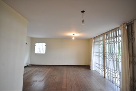 Casa à venda com 450m², 3 quartos e 3 vagasSala