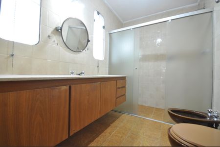 Casa à venda com 450m², 3 quartos e 3 vagasBanheiro da Suíte 1