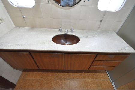 Casa à venda com 450m², 3 quartos e 3 vagasBanheiro da Suíte 1