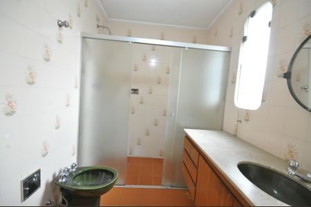 Casa à venda com 450m², 3 quartos e 3 vagasBanheiro da Suíte 2