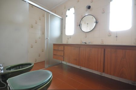 Casa à venda com 450m², 3 quartos e 3 vagasBanheiro da Suíte 2