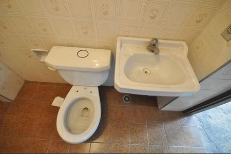 Casa à venda com 450m², 3 quartos e 3 vagasBanheiro de serviço