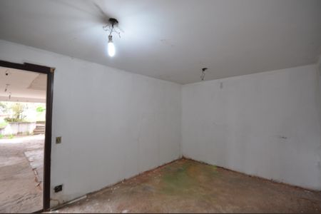 Casa à venda com 450m², 3 quartos e 3 vagasQuarto de Serviço