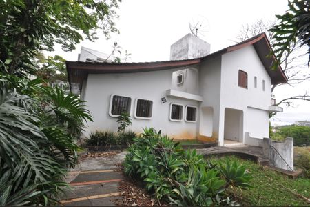 Casa à venda com 450m², 3 quartos e 3 vagasFachada