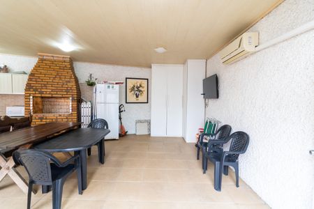 Casa à venda com 241m², 4 quartos e 3 vagas Casa à venda com 241m², 4 quartos e 3 vagasGaragem