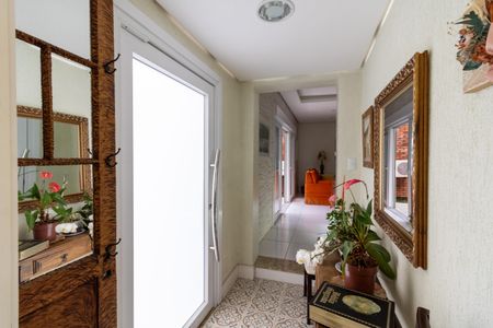 Casa à venda com 241m², 4 quartos e 3 vagas Casa à venda com 241m², 4 quartos e 3 vagasEntrada