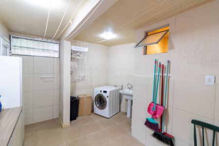 Casa à venda com 241m², 4 quartos e 3 vagas Casa à venda com 241m², 4 quartos e 3 vagasÁrea de Serviço