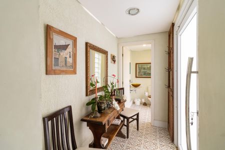 Casa à venda com 241m², 4 quartos e 3 vagas Casa à venda com 241m², 4 quartos e 3 vagasEntrada