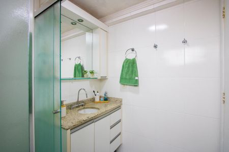 Apartamento à venda com 83m², 3 quartos e 2 vagasBanheiro do quarto 1