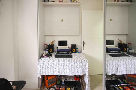 Casa à venda com 90m², 2 quartos e 2 vagas Casa à venda com 90m², 2 quartos e 2 vagasQuarto